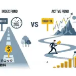 インデックスファンドとアクティブファンドのコスト、リターン、安定性、リスクの決定的な違いを比較したインフォグラフィック。公務員初心者のための賢い選び方を視覚的に示す。